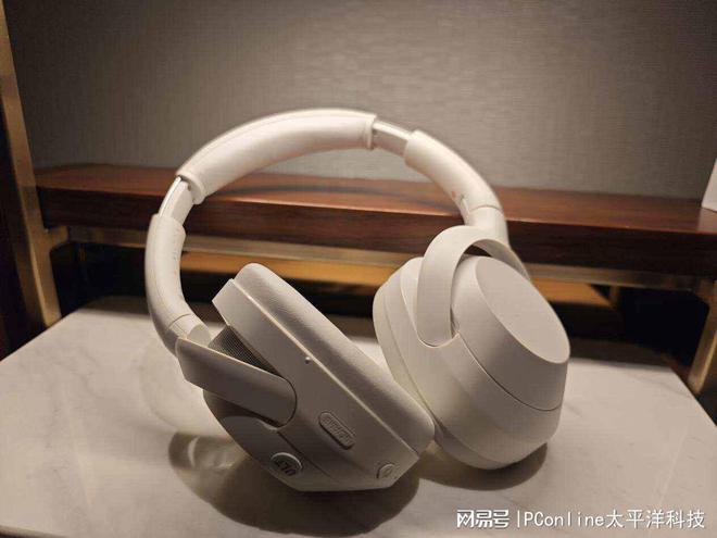线时代在ULT WEAR上青出于蓝人生就是搏延续索尼传统的重低音于无(图11)